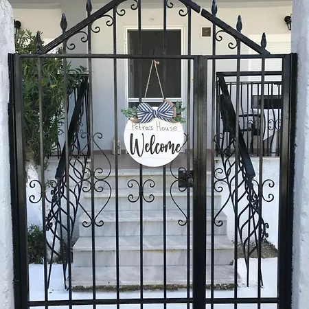 בית נופש Petra's House - 2 Families House אספרובלטה