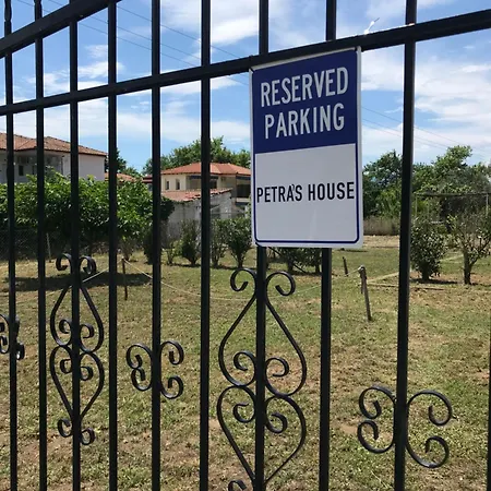 בית נופש Petra's House - 2 Families House *