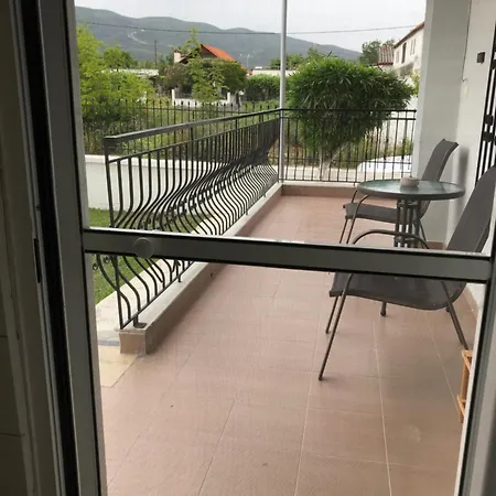 בית נופש Petra's House - 2 Families House אספרובלטה