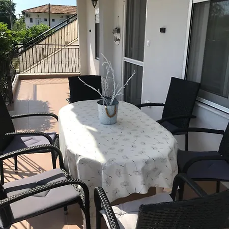 בית נופש Petra's House - 2 Families House אספרובלטה